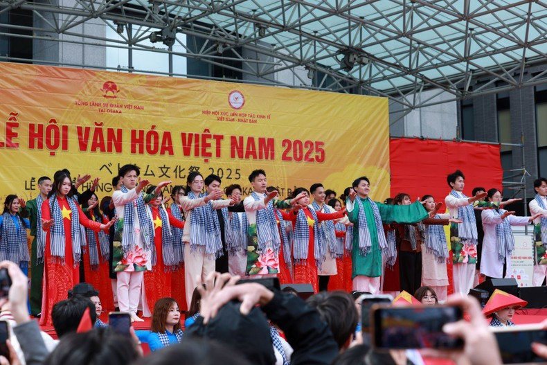 В рамках фестиваля прошли специальные художественные номера.