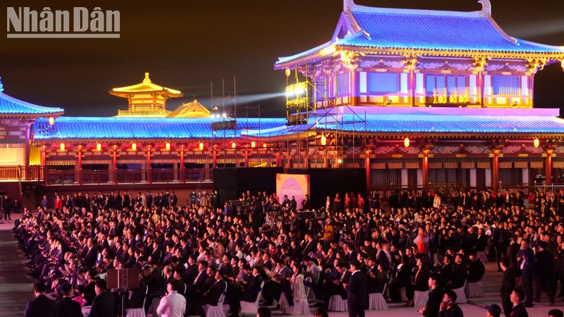 Участники церемонии открытия. Участники церемонии открытия.