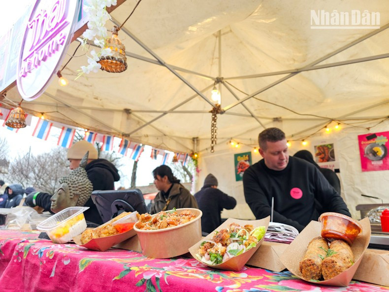 Традиционные блюда азиатских стран подарили посетителям незабываемые впечатления. Фото: Кхай Хоан