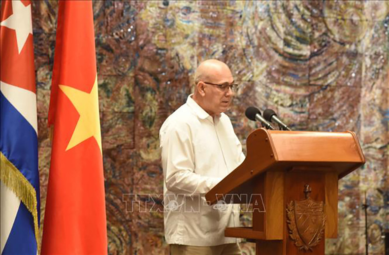 Товарищ Роберто Моралес Охеда выступает с речью. Фото: ВИА Товарищ Роберто Моралес Охеда выступает с речью. Фото: ВИА