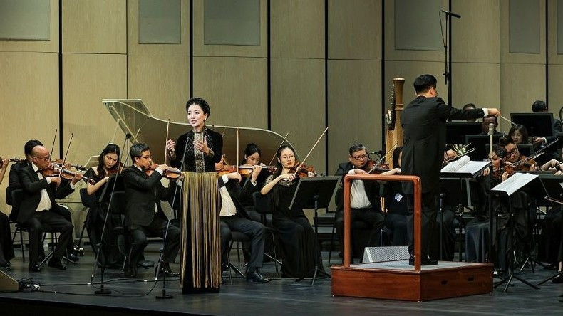 Программа включает множество тщательно поставленных художественных номеров. Фото: HGO Программа включает множество тщательно поставленных художественных номеров. Фото: HGO