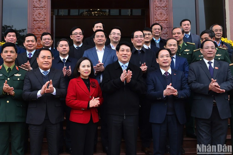 Президент Лыонг Кыонг и участники встречи. Фото: Тхюи Нгуен