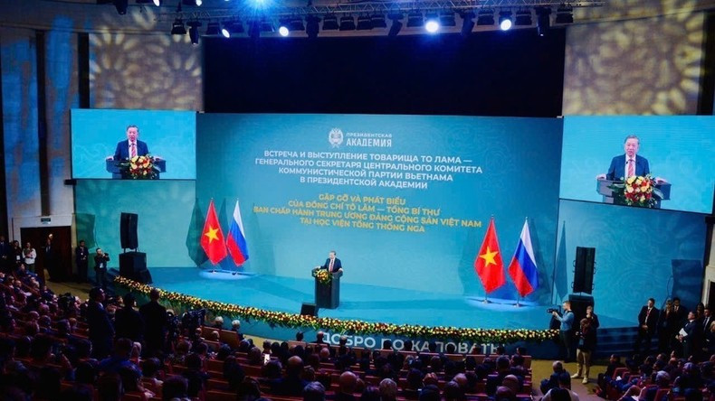 Генеральный секретарь ЦК КПВ То Лам выступает с речью в Российской академии народного хозяйства и государственной службы при Президенте РФ (РАНХиГС). Фото: ВИА Генеральный секретарь ЦК КПВ То Лам выступает с речью в Российской академии народного хозяйства и государственной службы при Президенте РФ (РАНХиГС). Фото: ВИА