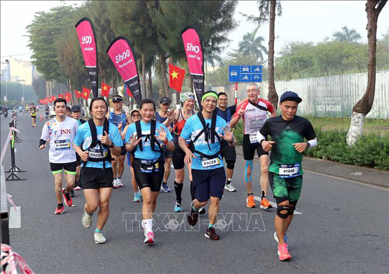 Спортсмены соревнуются в марафоне. Фото: ВИА Спортсмены соревнуются в марафоне. Фото: ВИА