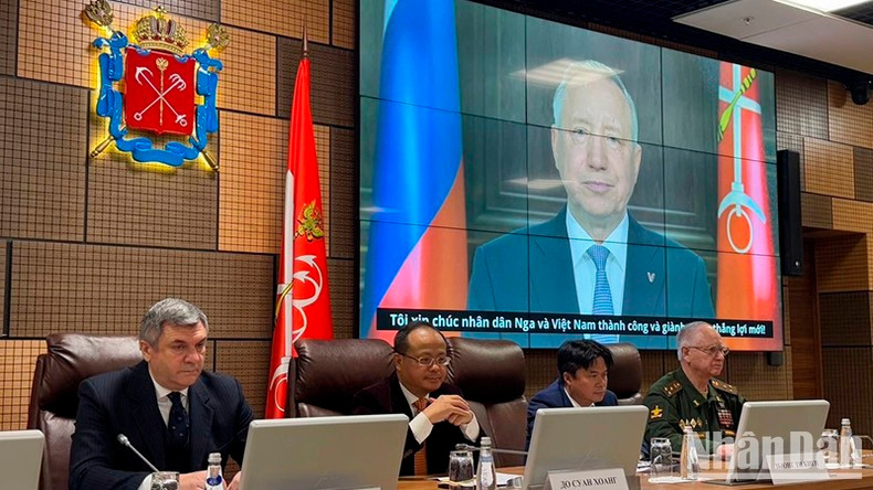 Губернатор Санкт-Петербурга Александр Беглов пожелал народам России и Вьетнама успехов и новых побед. Губернатор Санкт-Петербурга Александр Беглов пожелал народам России и Вьетнама успехов и новых побед.