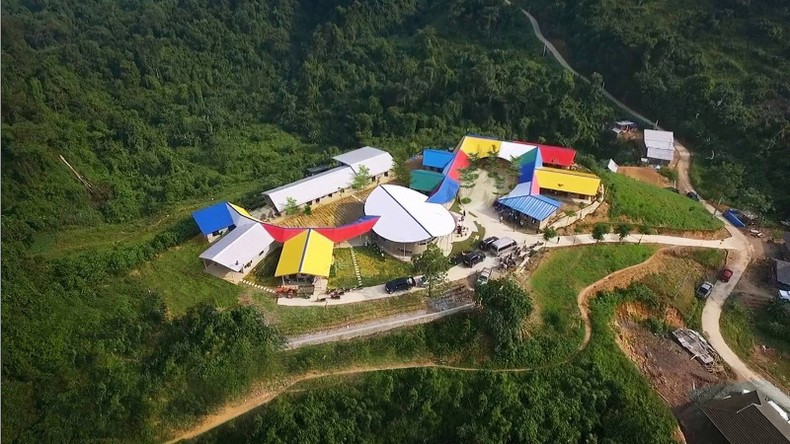 «Лесной цветок» – начальная школа Лунглуонг в уезде Воняй (провинция Тхайнгуен), проект устойчивой и общественно-ориентированной архитектуры, созданный архитектором Хоанг Тхук Хао и его коллегами. Фото: Ассоциация архитекторов Вьетнама