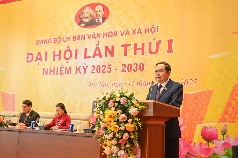 Председатель НС Чан Тхань Ман выступает с руководящей речью. Фото: Зюи Линь Председатель НС Чан Тхань Ман выступает с руководящей речью. Фото: Зюи Линь