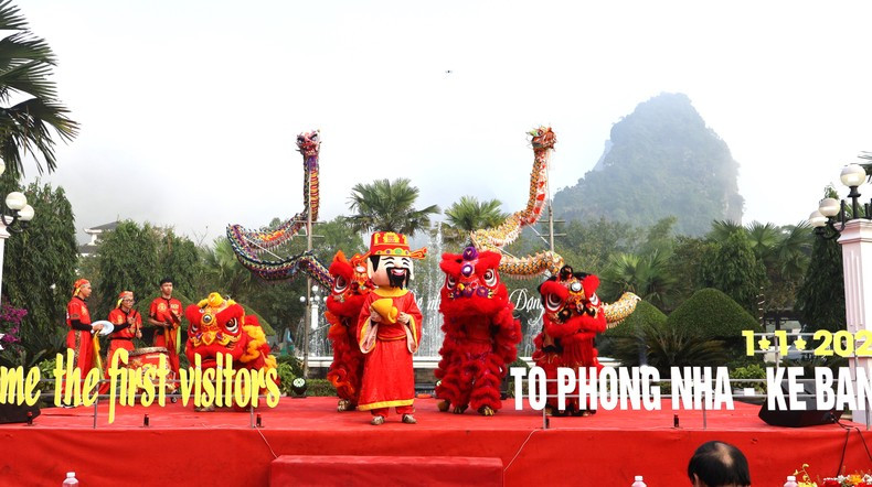 Отдел управления национальным парком Фонгня-Кебанг провел церемонию приветствия гостей, посещающих объект всемирного природного наследия Фонгня-Кебанг.