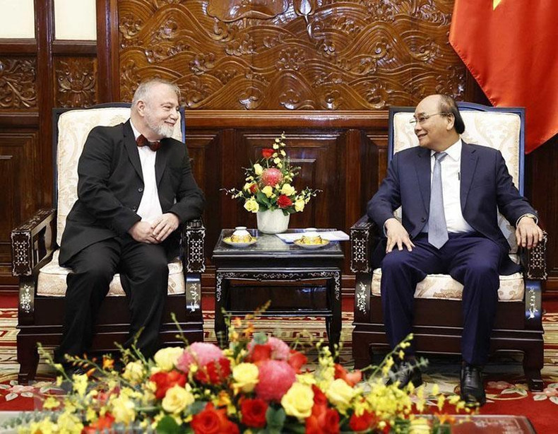 Президент Нгуен Суан Фук принимает Посла Чехии Хайнека Кмоничека. Фото: VNA