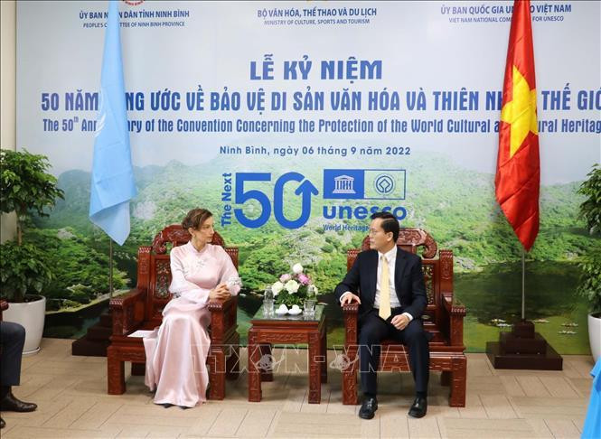 Замминистра иностранных дел Ха Ким Нгок и Генеральный директор ЮНЕСКО Одри Азуле. Фото: VNA Замминистра иностранных дел Ха Ким Нгок и Генеральный директор ЮНЕСКО Одри Азуле. Фото: VNA