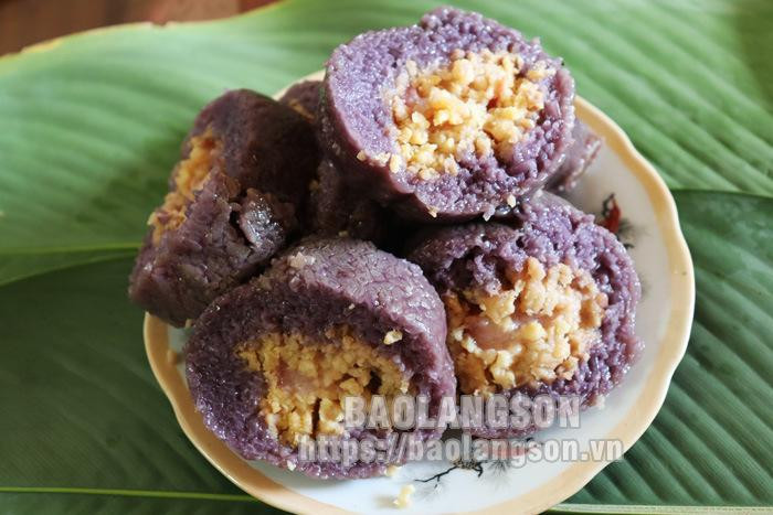 Готовые пироги имеют очень красивый пурпурно-синий цвет. Фото: baolangson.vn Готовые пироги имеют очень красивый пурпурно-синий цвет. Фото: baolangson.vn