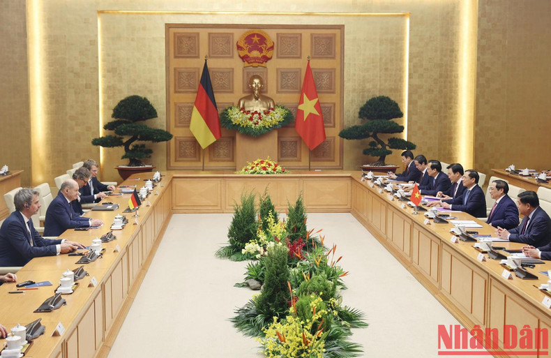 После церемонии встречи состоялись переговоры между двумя странами. После церемонии встречи состоялись переговоры между двумя странами.