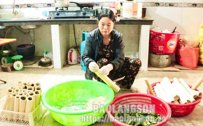 Повар готовится к приготовлению риса «лам». Фото: baolangson.vn