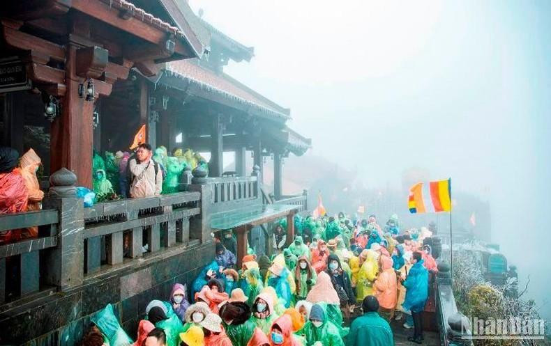 Посетители на горе Фаншипан. Фото: Куок Хонг