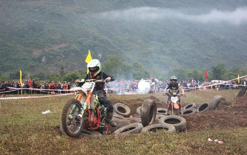 Гонки на мотоциклах. Гонки на мотоциклах.