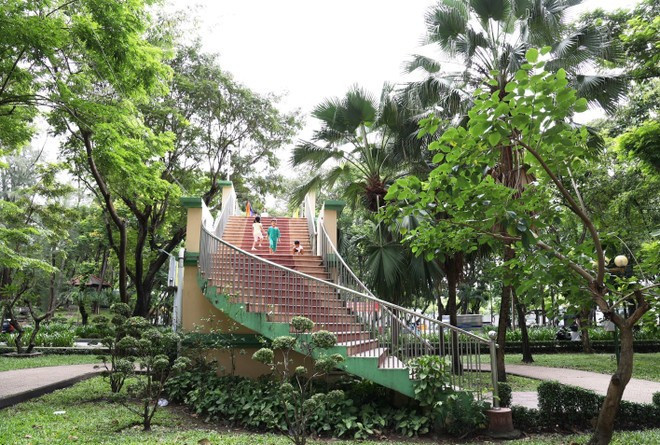 Живописный вид на парк им. Хоанг Ван Тху (район Танбинь, г. Хошимин). Фото: ВИA Живописный вид на парк им. Хоанг Ван Тху (район Танбинь, г. Хошимин). Фото: ВИA