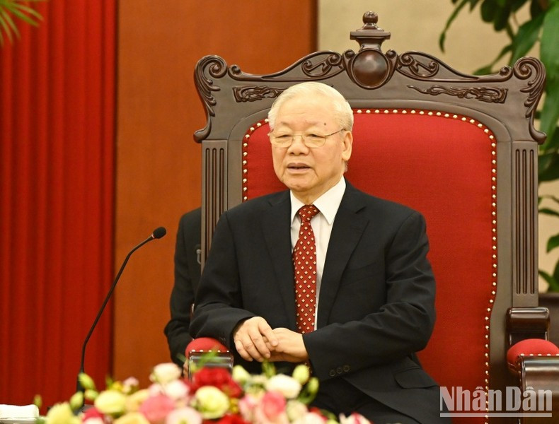 Генеральный секретарь ЦК КПВ Нгуен Фу Чонг выступает в ходе приема. Генеральный секретарь ЦК КПВ Нгуен Фу Чонг выступает в ходе приема.