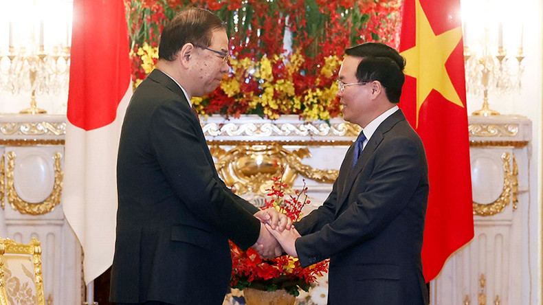 Президент Во Ван Тхыонг на приеме Председателя Коммунистической партии Японии Сии Кадзуо. Фото: ВИА Президент Во Ван Тхыонг на приеме Председателя Коммунистической партии Японии Сии Кадзуо. Фото: ВИА
