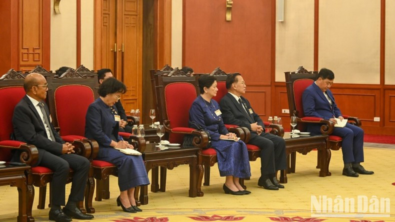 Камбоджийская делегация. Камбоджийская делегация.