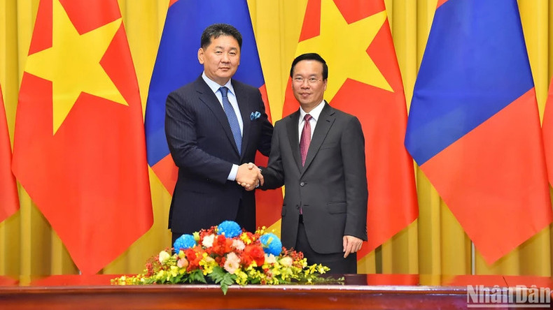 Президент Во Ван Тхыонг и Президент Ухнаагийн Хурэлсух. Фото: Тхюи Нгуен Президент Во Ван Тхыонг и Президент Ухнаагийн Хурэлсух. Фото: Тхюи Нгуен