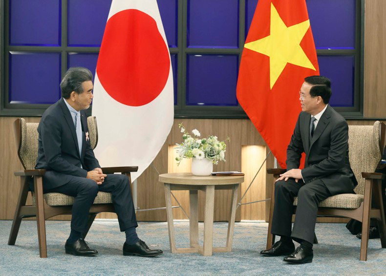 Президент Во Ван Тхыонг и глава делегации, президент Университета Хиросимы, профессор Мицуо Очи. Фото: ВИА Президент Во Ван Тхыонг и глава делегации, президент Университета Хиросимы, профессор Мицуо Очи. Фото: ВИА