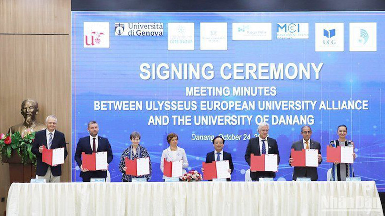 Стороны подписывают соглашение о сотрудничестве. Фото Ань Дао Стороны подписывают соглашение о сотрудничестве. Фото Ань Дао