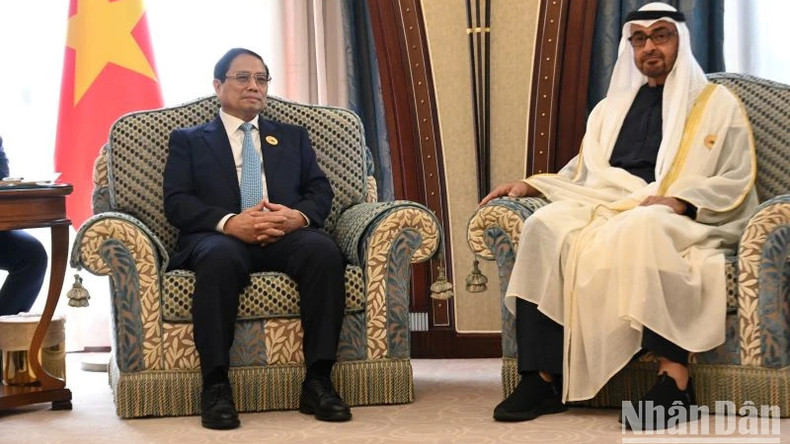 Премьер-министр Фам Минь Тьинь на встрече с Президентом ОАЭ шейхом Мухаммедом бен Заидом Аль Нахайяном. Фото: Зыонг Жанг Премьер-министр Фам Минь Тьинь на встрече с Президентом ОАЭ шейхом Мухаммедом бен Заидом Аль Нахайяном. Фото: Зыонг Жанг