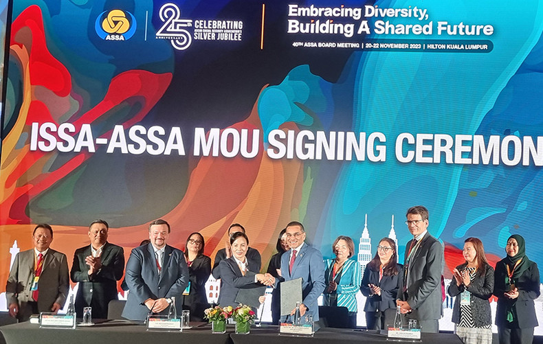 Церемония подписания меморандума о взаимопонимании по сотрудничеству между ASSA и Международной ассоциацией социального обеспечения (МАСО). Фото: Там Чунг Церемония подписания меморандума о взаимопонимании по сотрудничеству между ASSA и Международной ассоциацией социального обеспечения (МАСО). Фото: Там Чунг