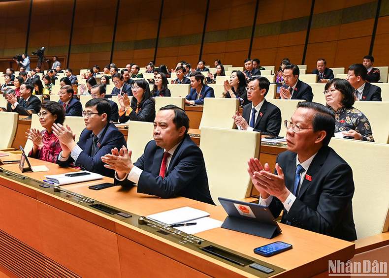 Депутаты НС присутствуют на церемонии закрытия 6-й сессии НС XV созыва. Депутаты НС присутствуют на церемонии закрытия 6-й сессии НС XV созыва.