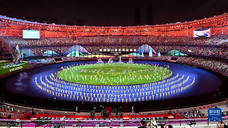 Выступление перед церемонией закрытия.