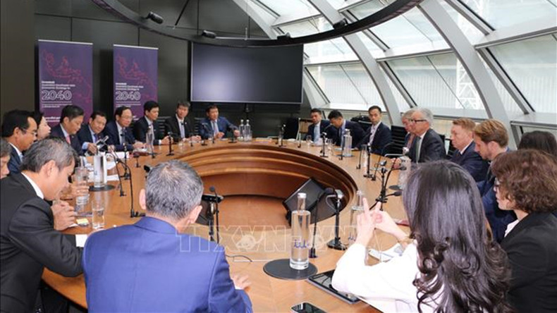 Делегация на рабочей встрече со Специальным посланником Правительства Австралии по экономической стратегии в Юго-Восточной Азии Николасом Муром. Фото: ВИА Делегация на рабочей встрече со Специальным посланником Правительства Австралии по экономической стратегии в Юго-Восточной Азии Николасом Муром. Фото: ВИА