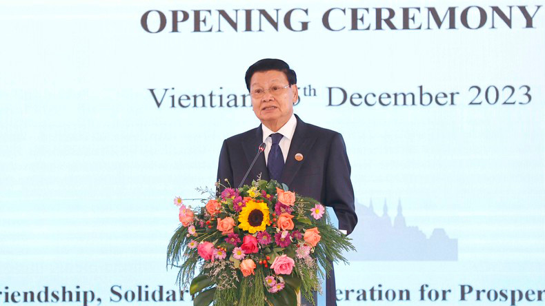 Генеральный секретарь ЦК НРПЛ, Президент Лаоса Тхонглун Сисулит выступает с речью. Фото: quochoi.vn Генеральный секретарь ЦК НРПЛ, Президент Лаоса Тхонглун Сисулит выступает с речью. Фото: quochoi.vn