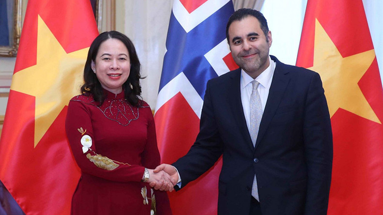 Вице-президент Во Тхи Ань Суан и Председатель Стортинга Норвегии Масуд Гараххани. Фото: ВИА Вице-президент Во Тхи Ань Суан и Председатель Стортинга Норвегии Масуд Гараххани. Фото: ВИА