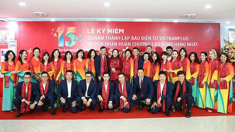 Вице-президент Во Тхи Ань Суан фотографируется с руководителями, корреспондентами и редакторами «VietnamPlus». Вице-президент Во Тхи Ань Суан фотографируется с руководителями, корреспондентами и редакторами «VietnamPlus».