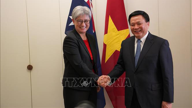Товарищ Нгуен Суан Тханг и Министр иностранных дел Австралии Пенни Вонг. Фото: ВИА Товарищ Нгуен Суан Тханг и Министр иностранных дел Австралии Пенни Вонг. Фото: ВИА