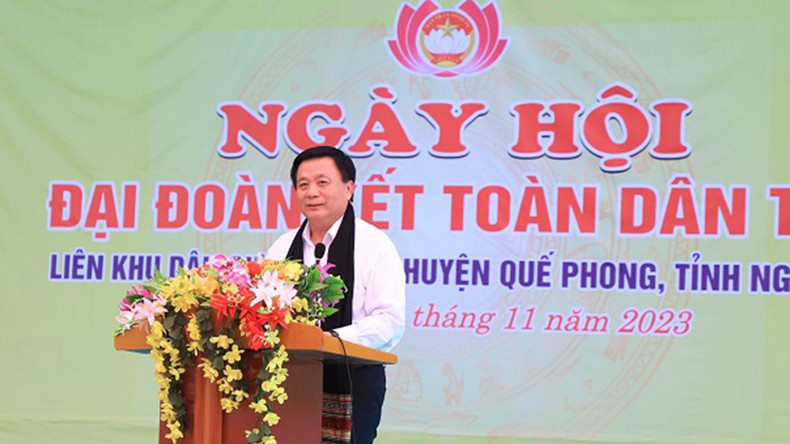 Товарищ Нгуен Суан Тханг выступает с речью. Товарищ Нгуен Суан Тханг выступает с речью.