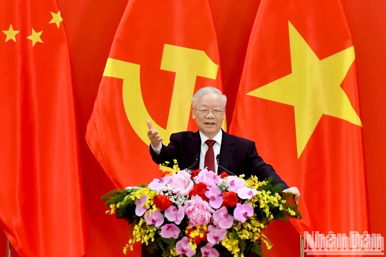 Генеральный секретарь ЦК КПВ Нгуен Фу Чонг выступает с речью. Фото: Данг Кхоа Генеральный секретарь ЦК КПВ Нгуен Фу Чонг выступает с речью. Фото: Данг Кхоа