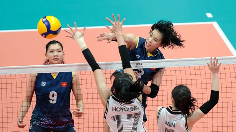 Женская сборная Вьетнама по волейболу обыграла команду Южной Кореи и вышла в 1/8 финала. Женская сборная Вьетнама по волейболу обыграла команду Южной Кореи и вышла в 1/8 финала.