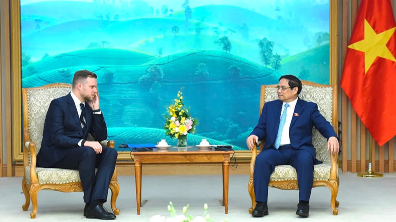 Премьер-министр Фам Минь Тьинь и Министр иностранных дел Литвы Габриэлюс Ландсбергис. Фото: Чан Хай Премьер-министр Фам Минь Тьинь и Министр иностранных дел Литвы Габриэлюс Ландсбергис. Фото: Чан Хай