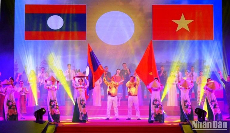 Программа направлена на то, чтобы почтить отношения особой дружбы между Вьетнамом и Лаосом.