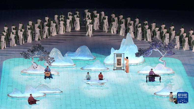 Художественный номер на церемонии закрытия.