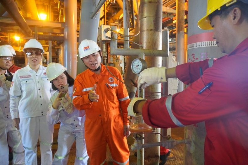 Работа в месторождении Кангыванг. Работа в месторождении Кангыванг.