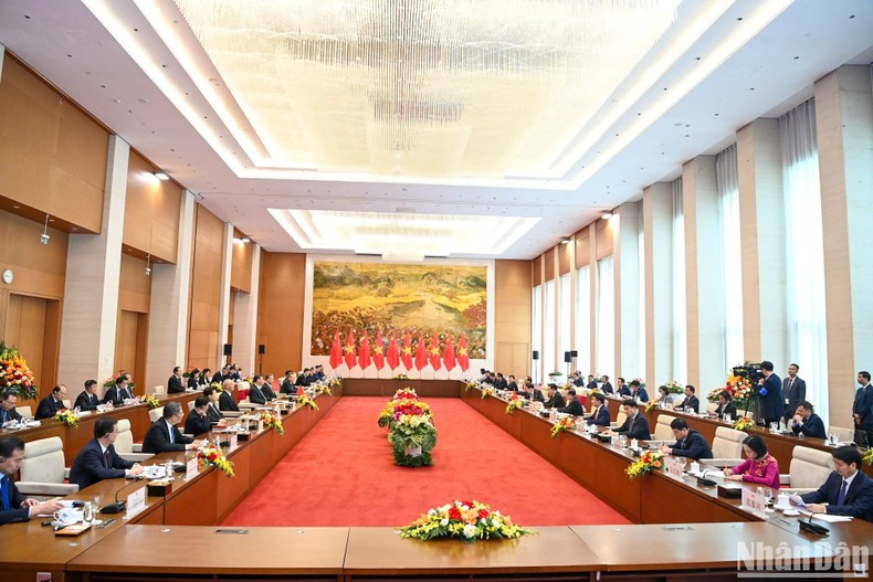 Общий вид встречи в здании НС Вьетнама. Фото: Зюи Линь Общий вид встречи в здании НС Вьетнама. Фото: Зюи Линь