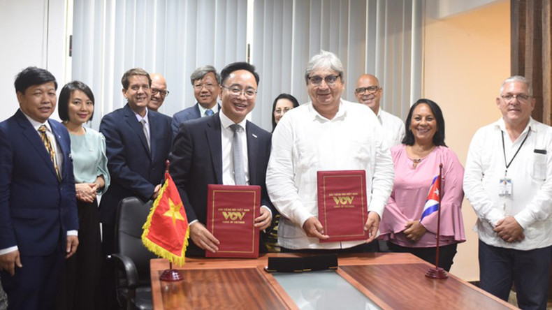 Радио «Голос Вьетнама» и ICS подписывают соглашение о сотрудничестве. Радио «Голос Вьетнама» и ICS подписывают соглашение о сотрудничестве.