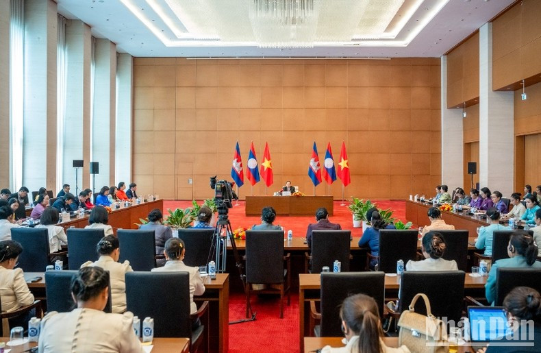 Общий вид приема. Фото: Зюи Линь Общий вид приема. Фото: Зюи Линь