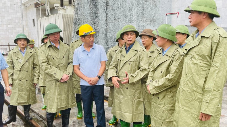 Вице-премьер, Министр иностранных дел Буй Тхань Шон в провинции Йенбай. Фото: Тхань Шон Вице-премьер, Министр иностранных дел Буй Тхань Шон в провинции Йенбай. Фото: Тхань Шон