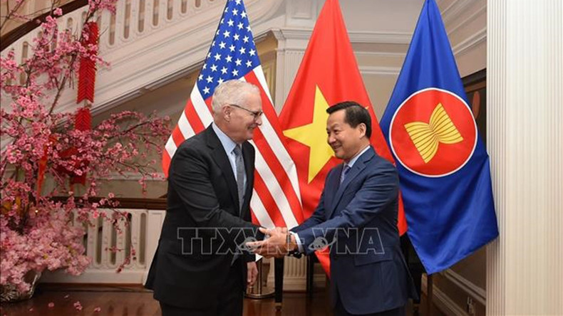 Вице-премьер Ле Минь Кхай на встрече с Президентом SIA Джоном Неффером. Фото: ВИА Вице-премьер Ле Минь Кхай на встрече с Президентом SIA Джоном Неффером. Фото: ВИА