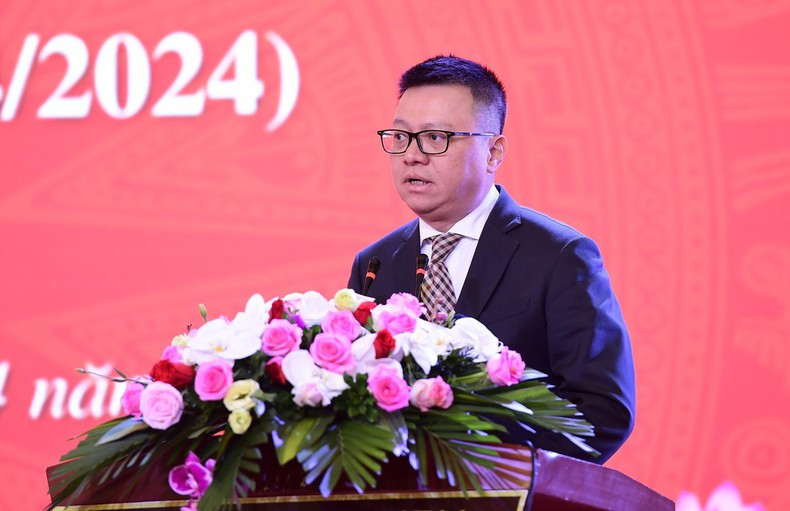 Товарищ Ле Куок Минь выступает на мероприятии. Товарищ Ле Куок Минь выступает на мероприятии.