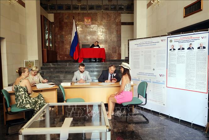 Избирательный участов в Генеральном консульстве России в Дананге. Избирательный участов в Генеральном консульстве России в Дананге.