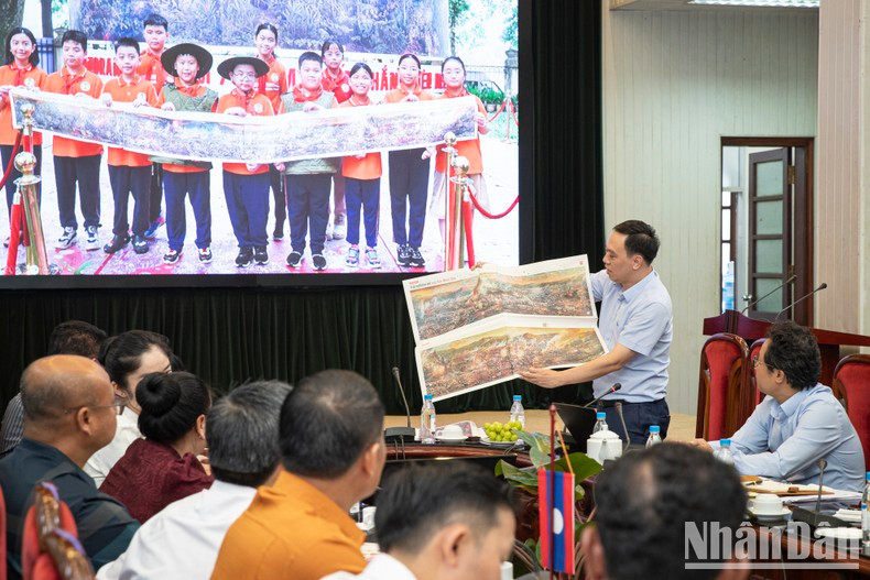 Товарищ Нго Вьет Ань выступает на встрече. Фото: Шон Тунг Товарищ Нго Вьет Ань выступает на встрече. Фото: Шон Тунг